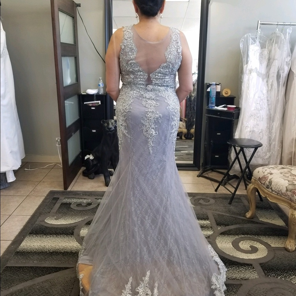 Evening gown - Picture 3 of 3